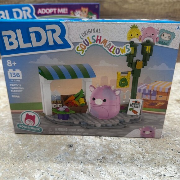 Bundle BLDR Adopt Me & Squishmallows Building Set Coffee Shop, Campsite, Market - Picture 4 of 8